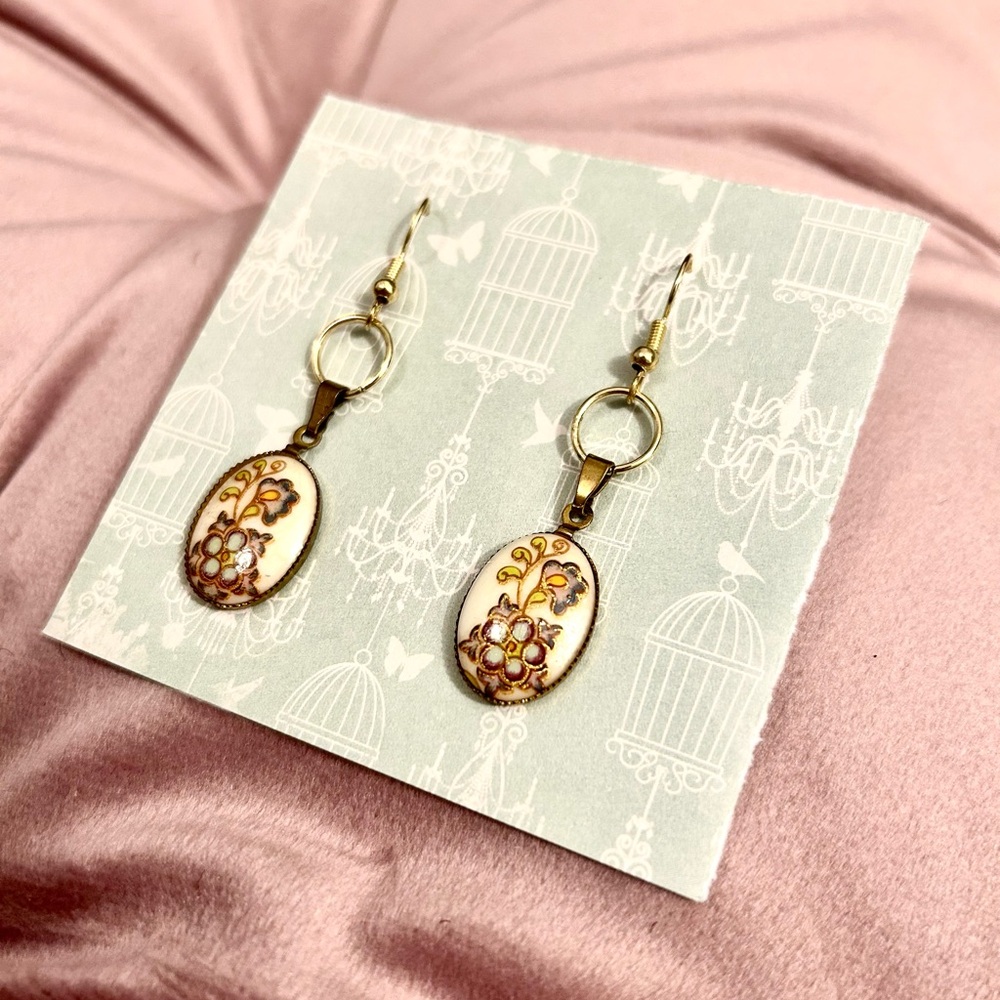 Floral Gold and Cream Earrings - Picture 4 of 5